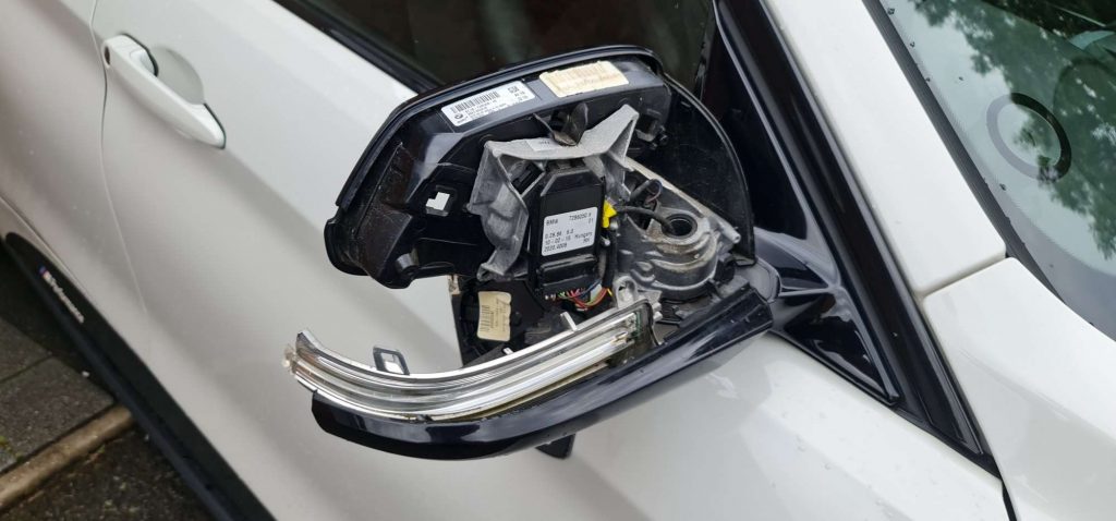 BMW Dynamic LED Audi Style Sweep Indicator Fitting Instructions